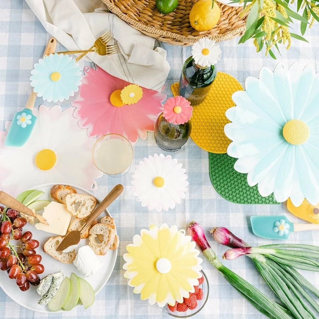 Charles Viancin Silicone Lid | 11" Daisy (Aqua With White) 4 Charles Viancin Silicone Lid | 11" Daisy (Aqua With White) - Image 4