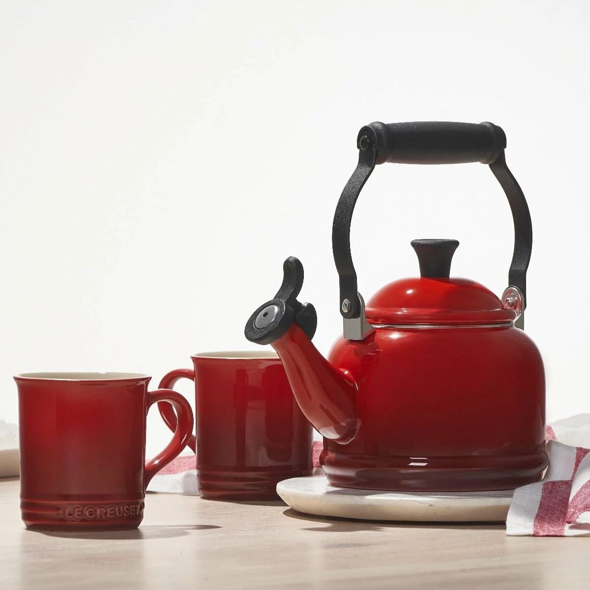 Le Creuset 1.25 Qt. Demi Kettle Tea Pot + 2 - 14oz Mugs Set | Cerise/Cherry Red 6 Le Creuset 1.25 Qt. Demi Kettle Tea Pot + 2 - 14oz Mugs Set | Cerise/Cherry Red - Image 6