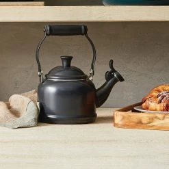 Le Creuset 1.25 Qt. Demi Kettle Tea Pot | Licorice 6 Le Creuset 1.25 Qt. Demi Kettle Tea Pot | Licorice -Stovetop Tea Kettles Shop rs12764 200716 deepteallicoricemeringuestoneshelfalt ret